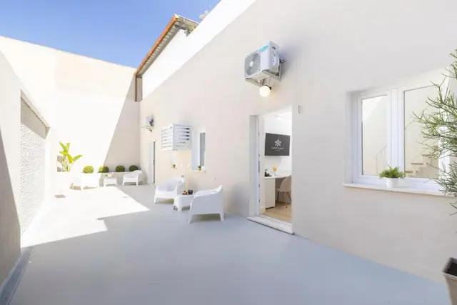 L’ingresso delle camere dallo spazio esterno