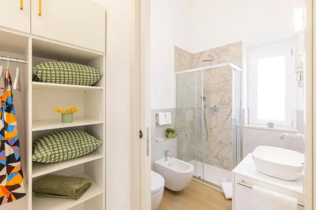 Armadio a giorno e bagno