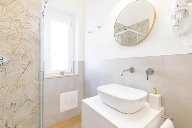 Il bagno privato con doccia