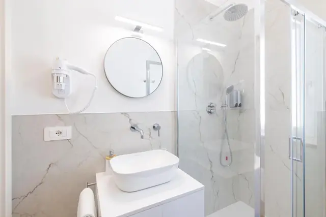 Doccia e lavabo