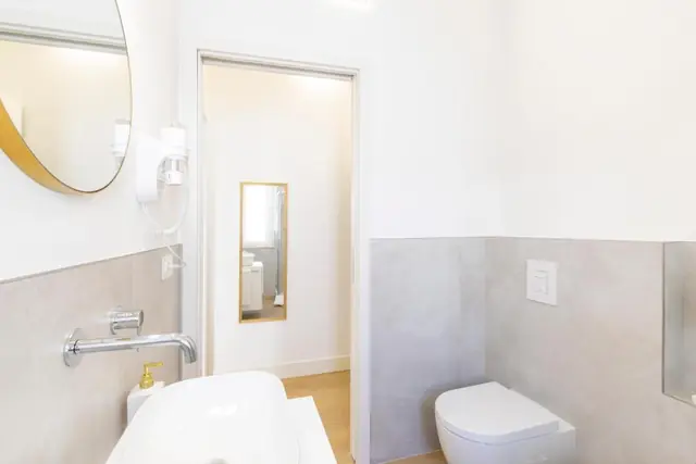 Il bagno, particolare